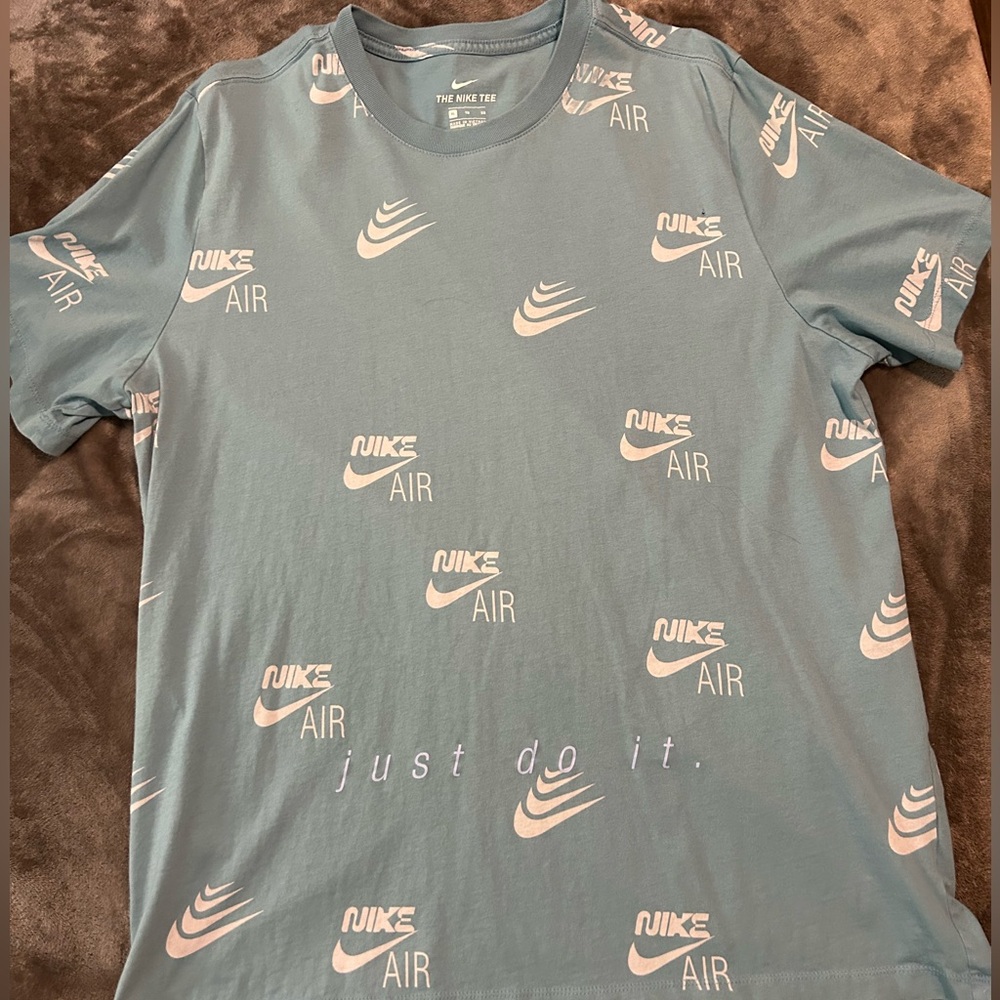 Nike Blue Short Sleeve Tee Dynamic Logo Design